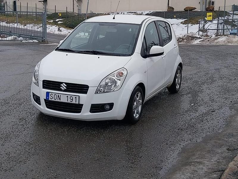 Begagnad Suzuki Splash 65 HK (47 kW) 2010 Halvkombi