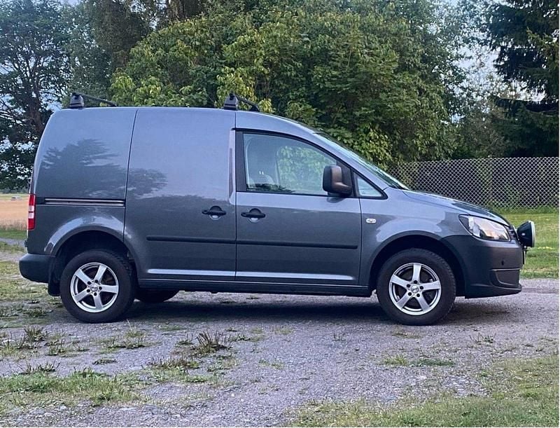 Grå Begagnad 2012 VW Caddy Minibuss | 78 000 kr (Marknadspris) - Bild 1/4