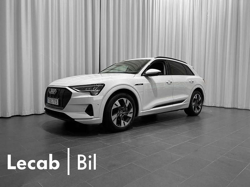 Vit Begagnad 2021 Audi e-tron Proline SUV | 369 500 kr (Marknadspris) - Bild 1/4