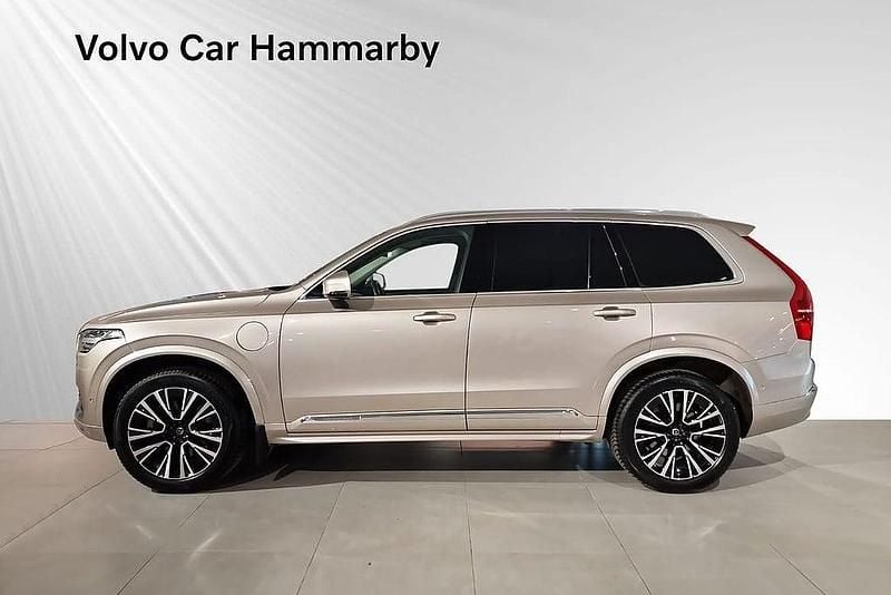 Begagnad Volvo XC90 Plus 455 HK (334 kW) 2023 Ljusgrå SUV