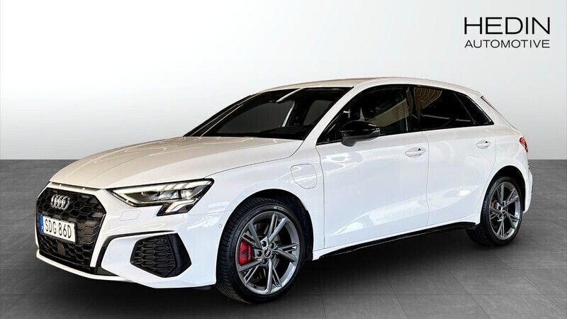 Vit (white) Begagnad 2021 Audi A3 e-tron S-Line Halvkombi | 289 900 kr - Bild 1/4