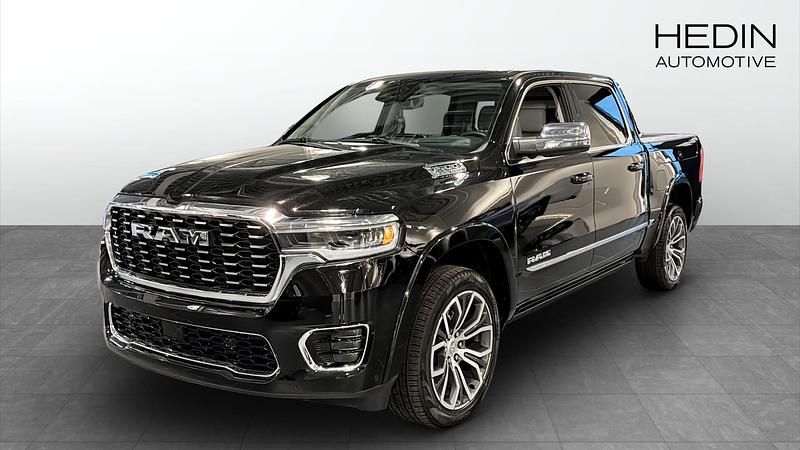 Svart Ny 2025 RAM 1500 Pickup | 1 305 560 kr (Dyr) - Bild 1/4