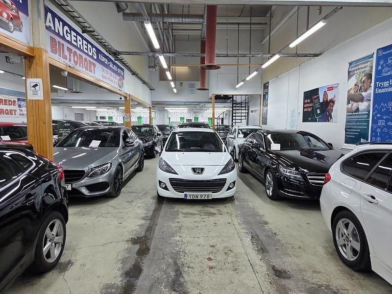 Begagnad Peugeot 207 90 HK (66 kW) 2010 Vit Halvkombi