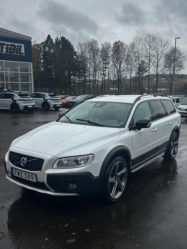 Vit Begagnad 2015 Volvo XC70 Standard Kombi | 199 900 kr (Marknadspris) - Bild 1/3