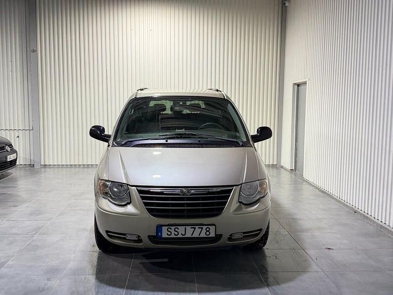 Begagnad Chrysler Town & Country 182 HK (133 kW) 2006 Gul Minibuss