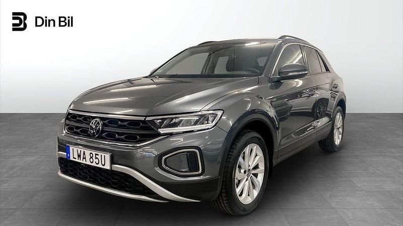 Grå Begagnad 2025 VW T-Roc SUV | 314 900 kr (Dyr) - Bild 1/4