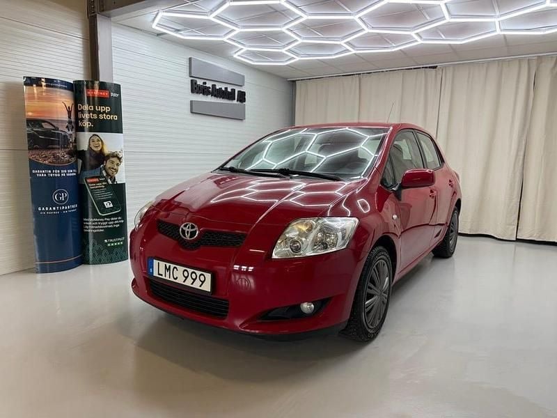 Röd Begagnad 2008 Toyota Auris Halvkombi | 59 900 kr (Marknadspris) - Bild 1/4