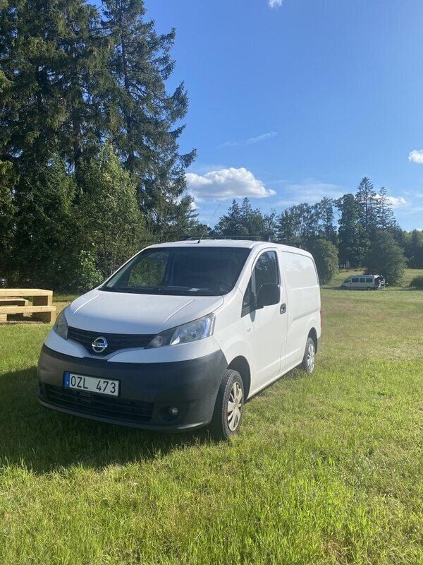 Vit Begagnad 2012 Nissan NV200 Van | 59 000 kr (Marknadspris) - Bild 1/3