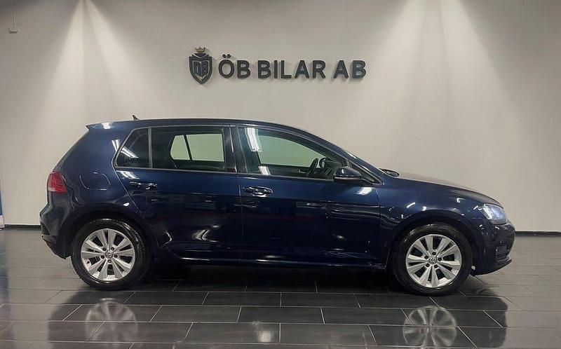 Begagnad VW Golf VII 110 HK (80 kW) 2016 Mörkblå (blå) Halvkombi