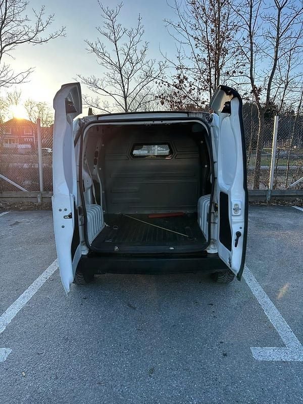 Begagnad Peugeot Bipper 75 HK (55 kW) 2016