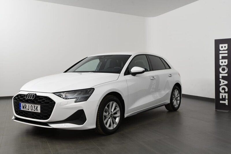 Vit Ny 2024 Audi A3 Sportback Proline Halvkombi | 329 900 kr (Bra pris) - Bild 1/4