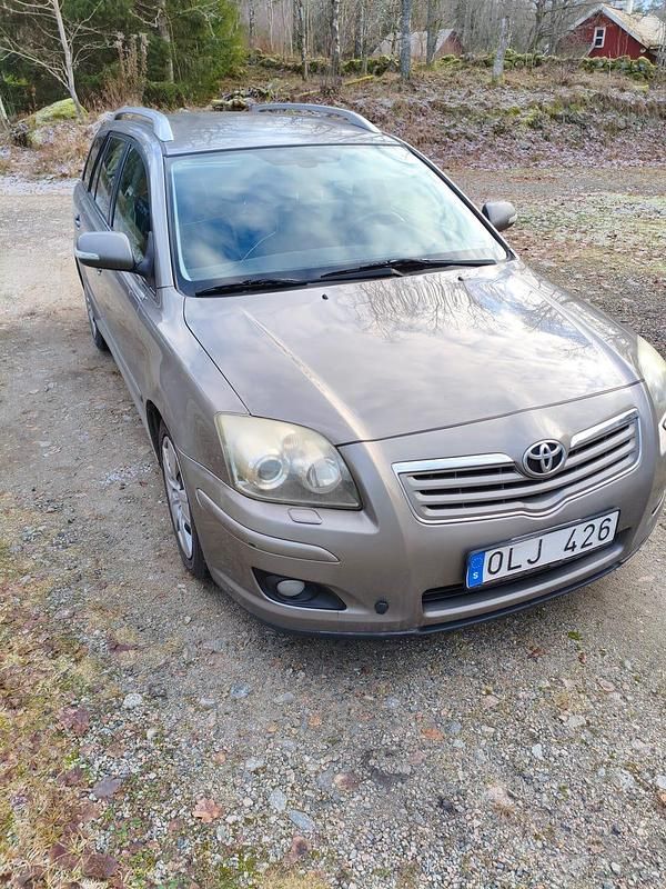 Begagnad 2006 Toyota Avensis Kombi | 13 000 kr (Bra pris) - Bild 1/4