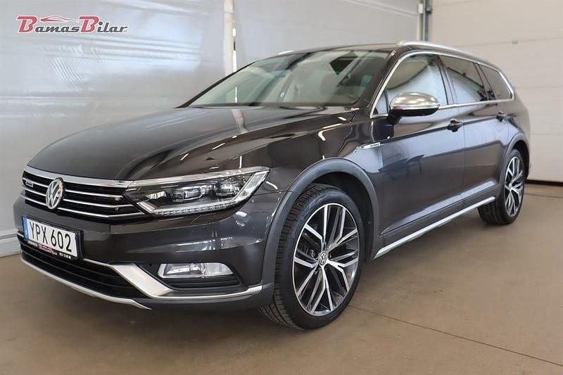 Grå Begagnad 2018 VW Passat Alltrack Kombi | 249 900 kr (Lite dyr) - Bild 1/4