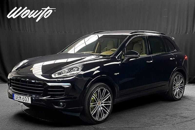 Svart Begagnad 2017 Porsche Cayenne S E-Hybrid Platinum Edition SUV | 429 800 kr (Marknadspris) - Bild 1/3
