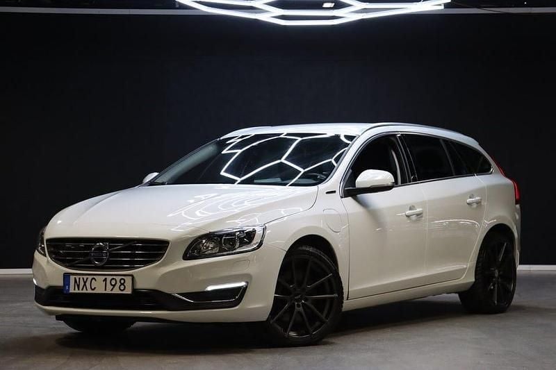Begagnad Volvo V60 Summum 231 HK (169 kW) 2018 Vit Kombi