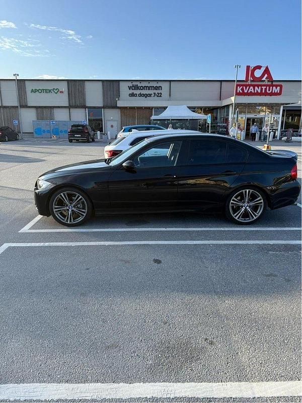 Svart Begagnad 2007 BMW 325 Advantage Sedan | 80 000 kr (Lite dyr) - Bild 1/4