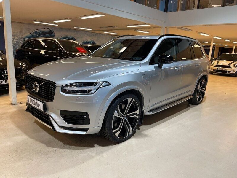 Silver Begagnad 2021 Volvo XC90 R-Design Pro SUV | 619 900 kr (Marknadspris) - Bild 1/4