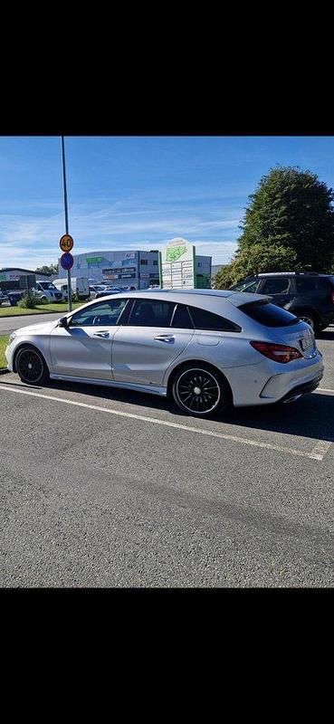 Silver Begagnad 2017 Mercedes CLA220 Shooting Brake AMG Kombi | 210 000 kr (Marknadspris) - Bild 1/4