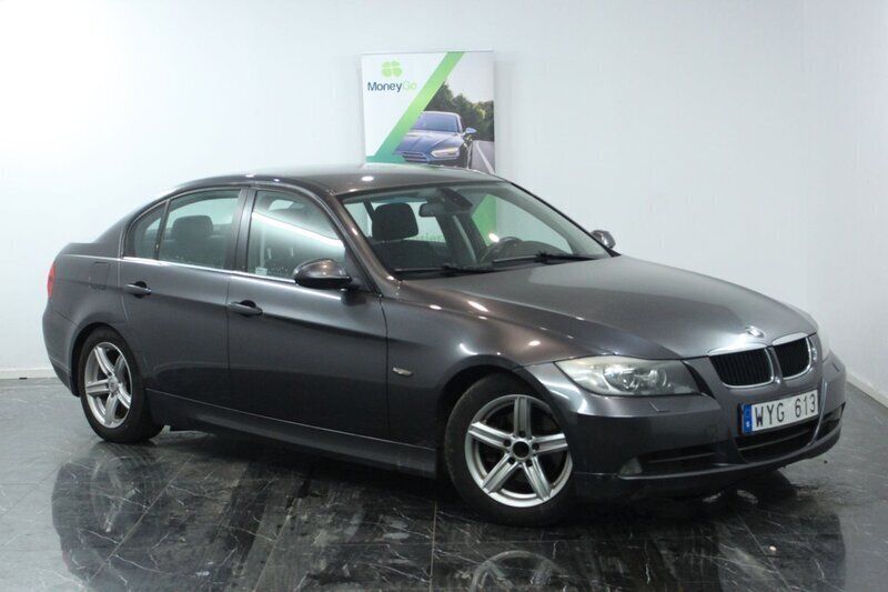 Grå Begagnad 2005 BMW 325 Advantage Sedan | 59 900 kr (Marknadspris) - Bild 1/4