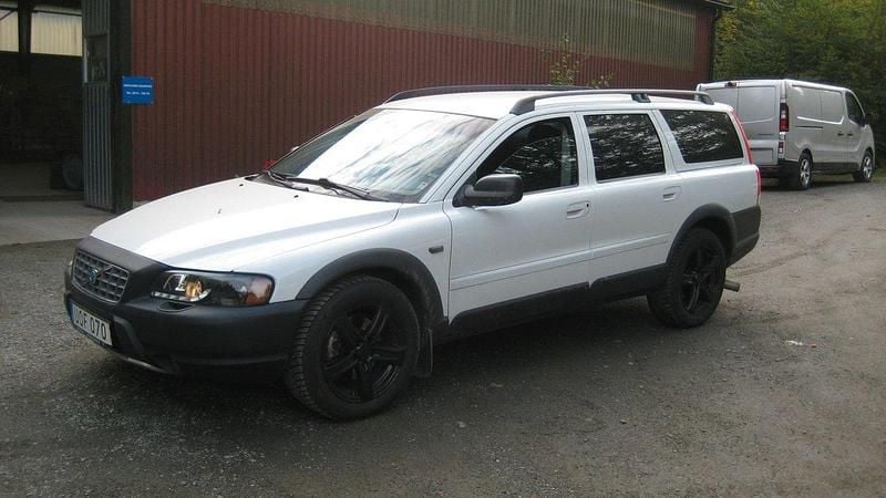Vit Begagnad 2003 Volvo XC70 Business Edition SUV | 28 900 kr (Lite dyr) - Bild 1/3