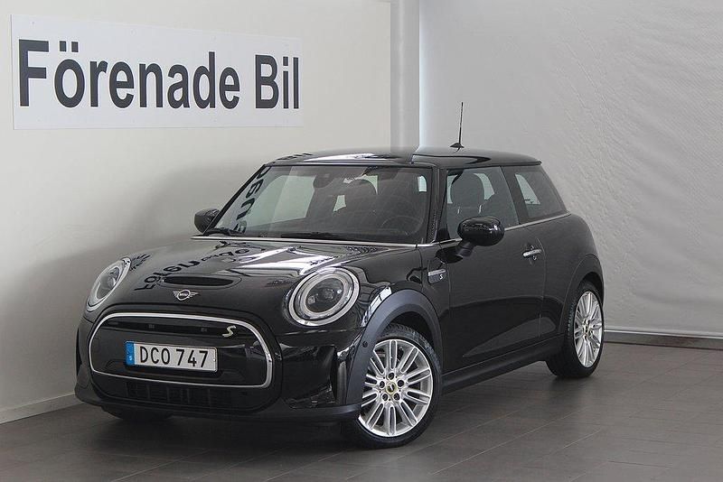 Svart Begagnad 2022 Mini Cooper SE Halvkombi | 229 000 kr (Marknadspris) - Bild 1/4