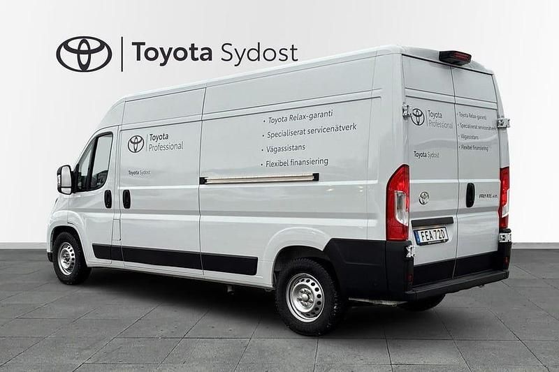 Begagnad Toyota Proace 182 HK (133 kW) 2024 Vit Minibuss