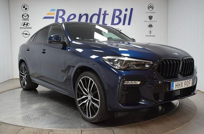 Blå Begagnad 2021 BMW X6 M Sport SUV | 689 500 kr (Marknadspris) - Bild 1/3