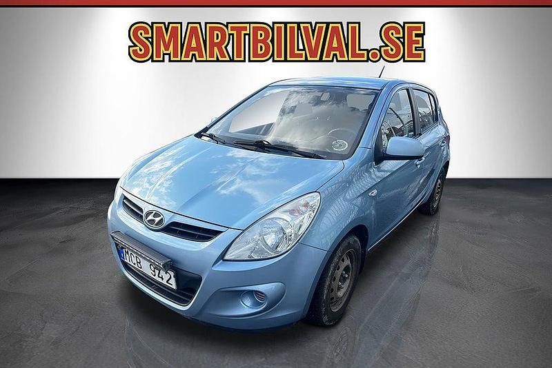 Begagnad Hyundai i20 Select 78 HK (57 kW) 2011 Blåmetallic Halvkombi