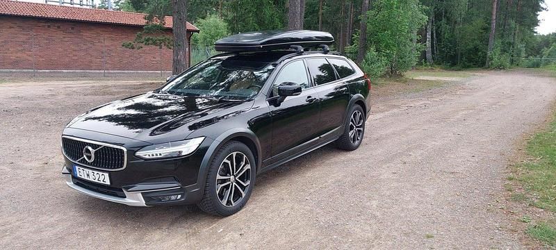 Svart Begagnad 2017 Volvo V90 CC Kombi | 209 900 kr (Marknadspris) - Bild 1/4