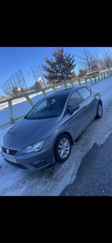 Grå Begagnad 2018 Seat Leon Style Halvkombi | 110 000 kr (Marknadspris) - Bild 1/3