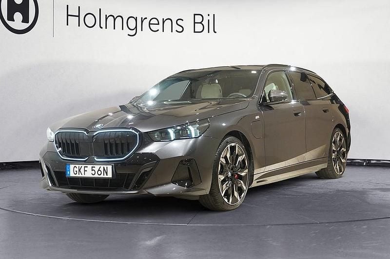 Begagnad BMW 550e Comfort Edition 313 HK (230 kW) 2025 Grå Kombi