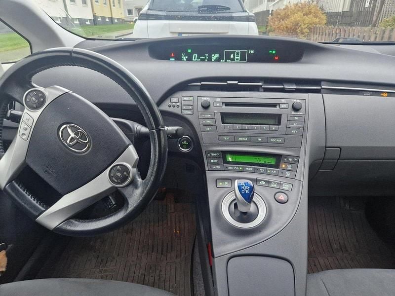 Grå Begagnad 2010 Toyota Prius Halvkombi | 57 000 kr (Marknadspris) - Bild 1/4