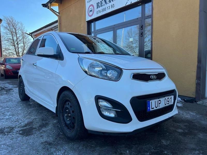 Begagnad Kia Picanto Comfort 86 HK (63 kW) 2011 Vit Halvkombi