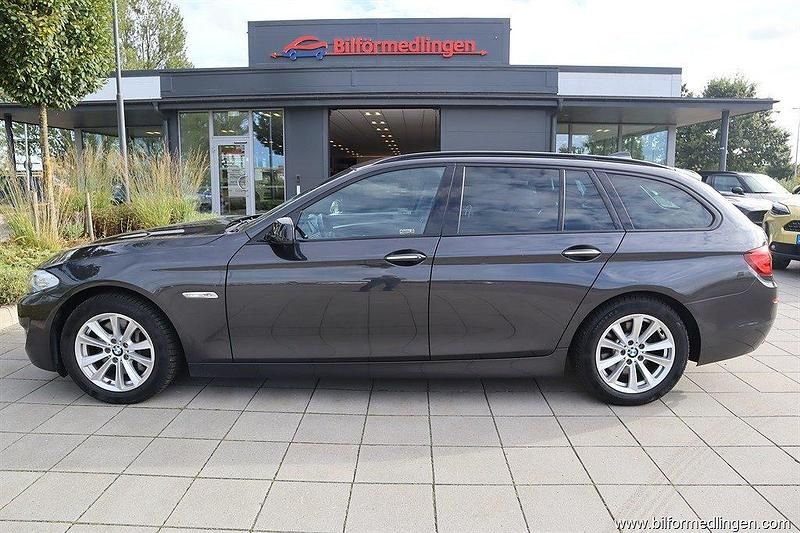 Grå samma som bilen Begagnad 2011 BMW 525 Kombi | 104 900 kr (Superpris) - Bild 1/4