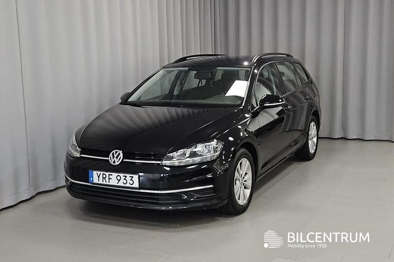 Svart Begagnad 2018 VW Golf VII Kombi | 149 900 kr (Marknadspris) - Bild 1/4