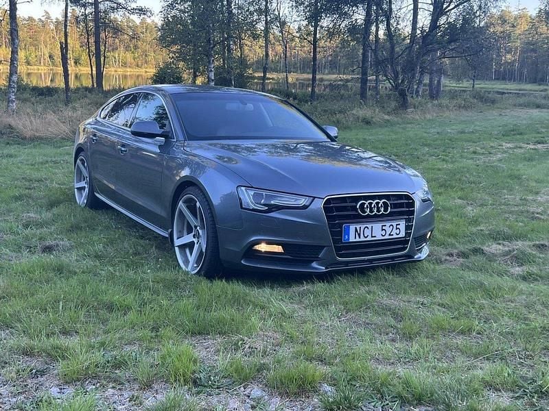 Grå Begagnad 2013 Audi A5 Sportback Comfort Halvkombi | 110 000 kr (Marknadspris) - Bild 1/3