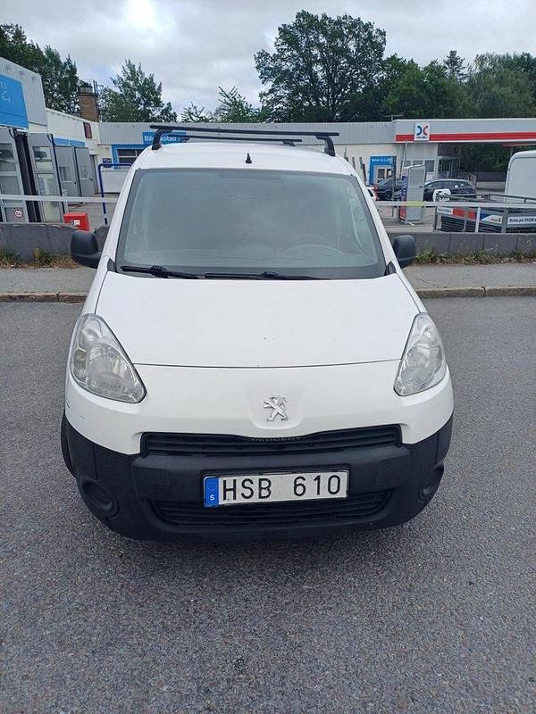 Vit Begagnad 2012 Peugeot Partner Minibuss | 23 500 kr (Bra pris) - Bild 1/4