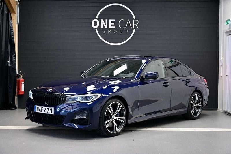 Blå Begagnad 2021 BMW 330 M Sport Sedan | 434 900 kr (Lite dyr) - Bild 1/4