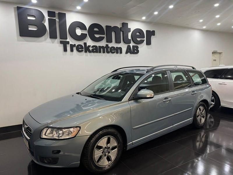 Begagnad Volvo V50 Momentum 109 HK (80 kW) 2010 Ljusblå Kombi