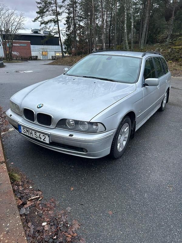 Begagnad 2001 BMW 525 Kombi | 22 900 kr (Bra pris) - Bild 1/4