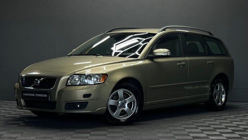Grön Begagnad 2008 Volvo V50 Momentum Kombi | 49 900 kr (Marknadspris) - Bild 1/4