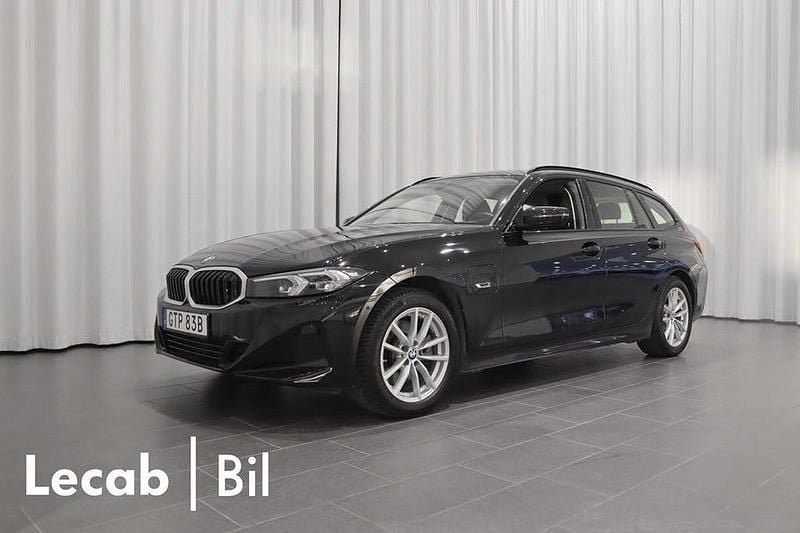 Begagnad BMW 330 184 HK (135 kW) 2023 Svart Kombi