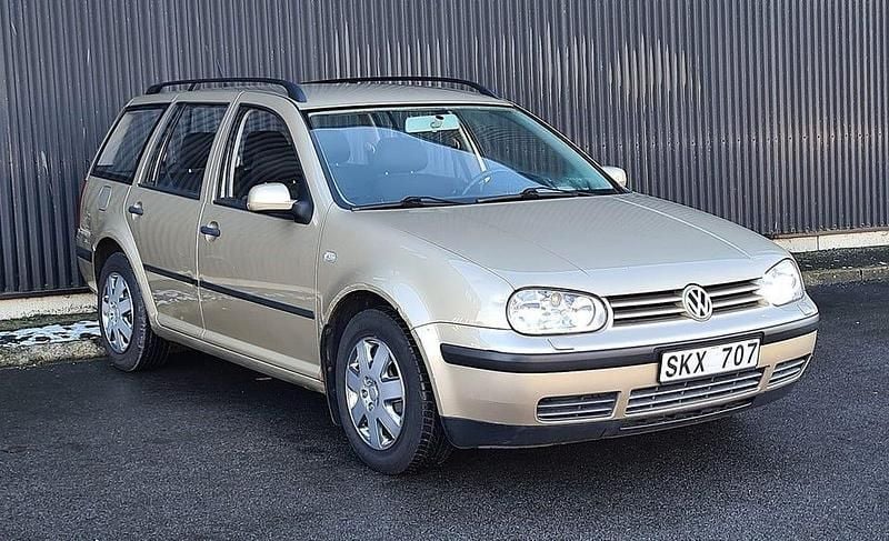 Begagnad VW Golf IV 105 HK (77 kW) 2001 Ljusbrunmetallic Kombi