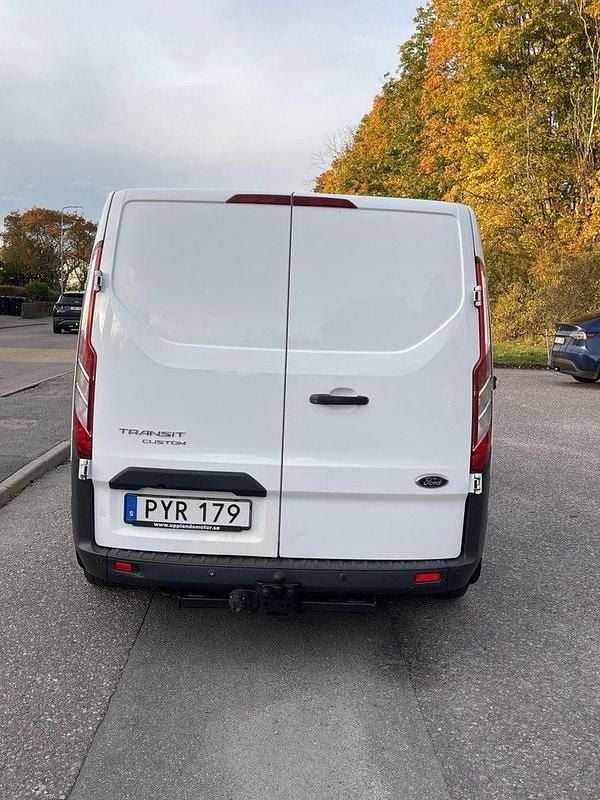 Vit Begagnad 2016 Ford Transit Custom | 72 900 kr (Superpris) - Bild 1/4