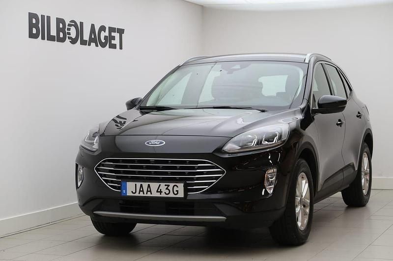Svart Begagnad 2022 Ford Kuga Titanium SUV | 209 800 kr (Marknadspris) - Bild 1/4