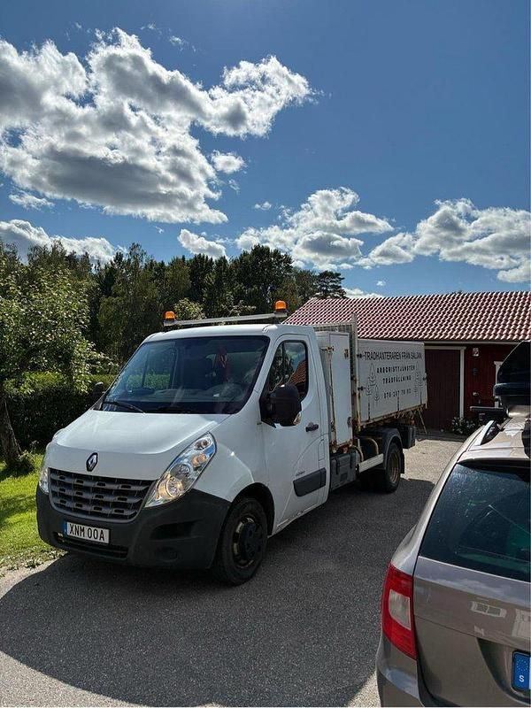 Vit Begagnad 2014 Renault Master Van | 140 000 kr (Lite dyr) - Bild 1/4