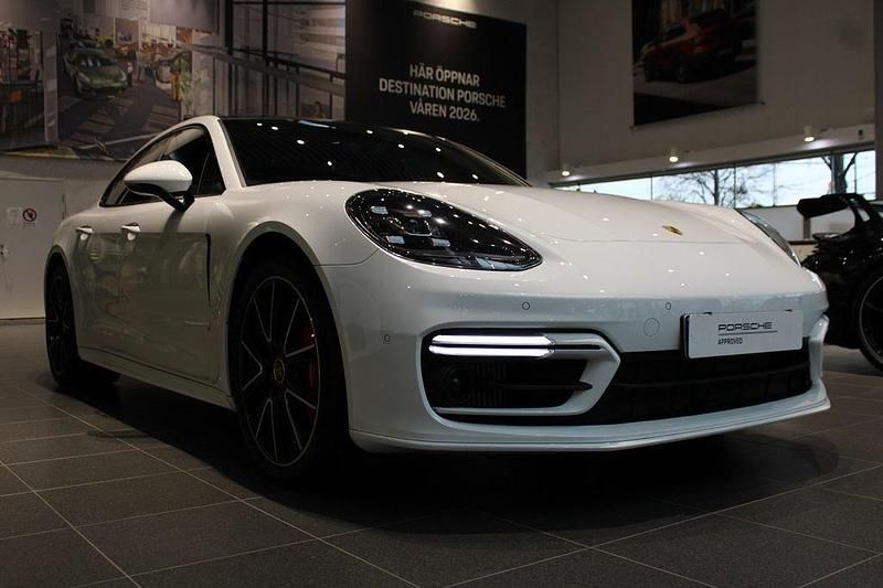 Mörkgrön (white) Begagnad 2022 Porsche Panamera 4S Sedan | 865 000 kr - Bild 1/4