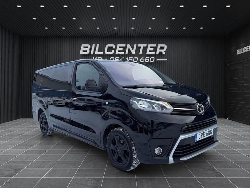 Svart Begagnad 2019 Toyota Proace Minibuss | 199 900 kr (Marknadspris) - Bild 1/4