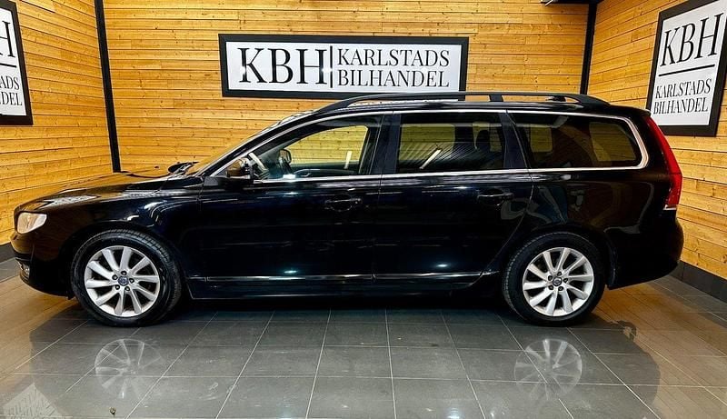 Svart Begagnad 2016 Volvo V70 Momentum Kombi | 94 900 kr (Marknadspris) - Bild 1/4
