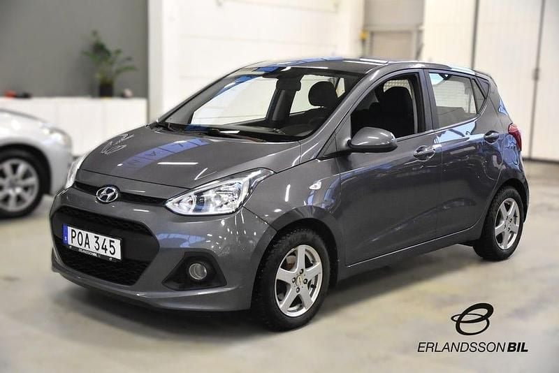 Mörkgrå Begagnad 2014 Hyundai i10 Halvkombi | 61 900 kr (Marknadspris) - Bild 1/4
